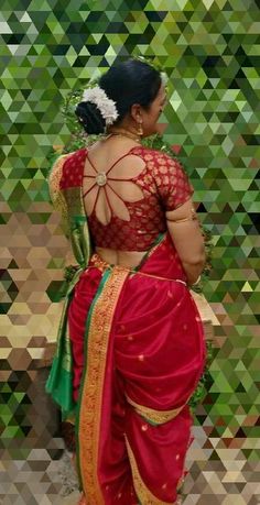 Nauvari Saree Blouse, Blouse Designs For Bride, Golden Blouse Designs, Latest Blouse Neck Designs, Nauvari Saree, Latest Blouse Designs Pattern