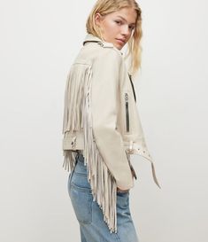 This Fringe Jacket is ideal for any women looking for a Minimalist Fashion Leather Jacket. These type of Fringes are very unique, extremely high-quality more expensive than other types. This Women Fringe Jacket is made of Real Leather with full body lining, keeps you warm, comfortable and warm in extreme weather conditions DESCRIPTION OF THE PRODUCT Product: An interior and exterior made entirely of genuine leather for this western jacket Material: External material of superior quality made enti Leather Fringe Jacket, Festival Jacket, Western Style Outfits, Fringe Leather Jacket, Boho Jacket, Leather Jacket Style, Suede Fringe Jacket, Fringe Jacket, Suede Fringe