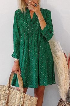 Details:Material:PolyesterStyle:Fashion Pattern Type:PrintSleeve Style:RegularSleeve Length:Long SleeveSilhouette: Comfort FitPackage: 1 x Dress SizeLengthBustS33.936.2M34.337.8L34.639.4XL35.040.92XL35.442.5Tips: Size: please check measurements carefullyPlease allow 0.5-1" difference due to manual measurementDifferent monitor settings means colors may differ slightly1" = 2.54cm Casual Green V-neck Dress For Fall, Green V-neck Dress For Fall, Green Long Sleeve V-neck Dress For Vacation, Casual Green V-neck Dress For Spring, Green Long Sleeve V-neck Dress For Beach, Green Long Sleeve V-neck Beach Dress, Spring Long Sleeve Green V-neck Dress, Chic Green V-neck Dress For Day Out, Chic Split Neck Dresses For Fall