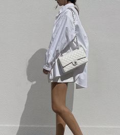 Chanel Flap Bag Outfit, White Bag Outfit, Crossbody Bag Outfit, Outfit Minimal