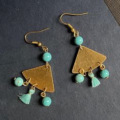 These blue turquoise earrings created by Jewelry by CARMAL are made of:  blue turquoise howlite round gemstones, brass:  connectors, findings and earwires. These earrings measure 2 1/2 inches in length. To view more dangle earrings:  http://www.etsy.com/shop/jewelrybycarmal?section_id=8002052 All of our jewelry comes wrapped and ready for gift giving!  We also offer free standard shipping within the United States. We accept custom orders and would love to work with you! Please see other items in our shop: http://www.jewelrybycarmal.etsy.com Turquoise Howlite, Bleu Turquoise, Gemstone Jewellery, Blue Earrings, Turquoise Earrings, Turquoise Gemstone, Blue Turquoise