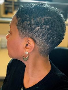 Female Low Cut Hairstyles, Tapered Twa Hairstyles, Tapered Hairstyles, Easy Haircuts, Fade Haircut Women, Black Hair Short Cuts