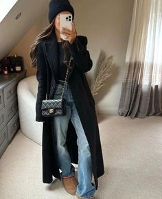 How To Wear UGGs Boots | 40+ Outfit Ideas Style Guide - Inspired Beauty Trendy Flare Jeans, How To Wear Uggs, Colorado Fashion, Shoes For Fall, Uggs Boots, Types Of Jeans, Popular Shoes, Type Of Pants, Personalised Gifts