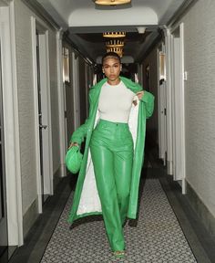 Harvey Outfits, Monochromatic Fashion, Lori Harvey, Monochromatic Outfit, Woman Suit Fashion, Looks Black, Green Outfit, Looks Style, Mode Inspiration