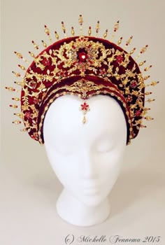 Crystals Swarovski, Headpiece Jewelry, Mannequin Head, Fantasy Gowns, Medieval Fashion, Fantasy Dress, Royal Jewelry, Historical Dresses, Crown Jewels