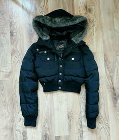 Easy Diy Clothes, Jacket Outfit Women, Fur Hood Jacket, Streetwear Fits, Winter Fit, Cold Outfits, Basic Outfits, Uk Fashion