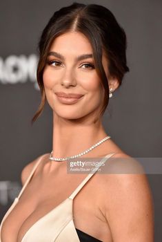 Red Carpet Natural Makeup, Camila Morrone Hairstyles, Red Carpet Bun Hairstyle, Celebrity Red Carpet Hairstyles, Red Carpet Makeup 2024, Camilla Morrone Makeup, Updo Round Face, Camilla Morrone Hair, Camila Morrone Makeup