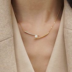 Luxury Classic Gold-tone Necklace, Luxury Minimalist Diamond Necklace With Complimentary Chain, Luxury Elegant Formal Bar Necklace, Luxury Elegant Station Necklace With Cable Chain, Luxury Three Stone Minimalist Jewelry, High End Accessories, Japanese Jewelry Modern, Chain For Women Neck, Light Necklace Designs