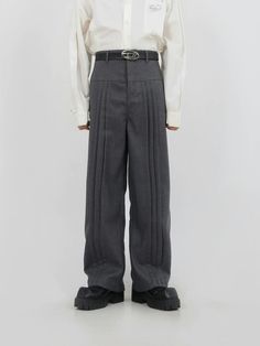 Pleated Pants Pattern, Pleats Techniques, Pleats Pants, Trousers With Belt, Pleated Trousers, Pantalon Large, Pleated Pants, Fashion Design Clothes, Denim Trousers