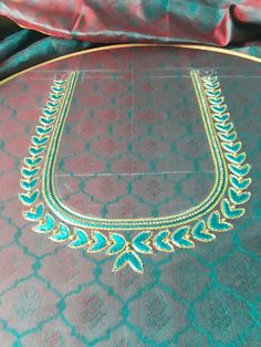 Simple Embroidery Blouse Designs, Simple Embroidery Blouse, Magam Work Designs, Green Blouse Designs, Maggam Work Designs, Aari Designs, Aari Blouse, Birds Embroidery Designs, Traditional Blouse Designs