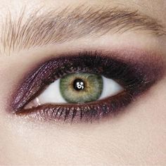 Sparkling purple eyeshadow pencil for green eyes