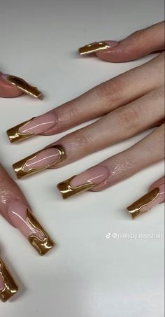 Elevated French Tip Nail Art: Unleashing Your Inner Trendsetter Gold Nails Coffin, Gold Prom Nails Acrylic, Nails Rojas Cortas, Acrylic Nails Gold, Golden Nails Designs, French Tip Nail Art, Gold Acrylic Nails