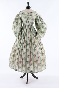 A printed cotton and muslin day dress, circa 1835. Regency Fabric, Drag Clothing, 1920s Fashion