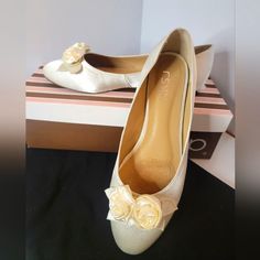 Designed By Rsvp, Tamantha Ivory Satin Size 10w Wedding Flats. Never Worn. Brand New Condition. Cream Bridal Accessories For Formal Occasions, Spring Wedding Beige Shoes, Feminine Fitted Wedding Heels, Formal Cream Fitted Bridal Accessories, Feminine Cream Wedding Shoes For Formal Occasions, Champagne Colored Fitted Wedding Shoes For Spring, Champagne Fitted Wedding Shoes For Spring, Champagne Wedding Shoes For Spring, Gold Feminine Heels For Wedding