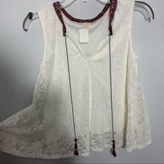 White Flair Overlay With White Stretchy Lining . Boho Detailed Neckline And Tassels. New Boutique Item 1 Black In Stock At Time Of Post Boho Peasant Top, Smock Top, Work Tops, Boho Festival, Lace Bodice, Boho Summer, Peasant Tops, White Style, White Tops