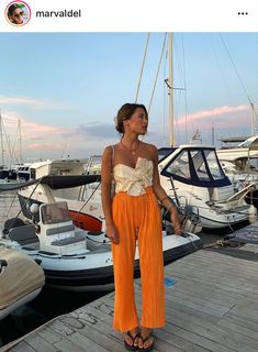 Beach Dinner Outfit, Y2k Street Fashion, Spain Outfit Ideas, Leather Pants For Women, Barcelona Outfits, Thailand Outfit, Spain Outfit, Italian Summer Outfits, European Fashion Summer