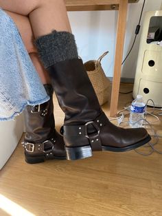 Biker Boots Outfit, Stile Casual Chic, Biker Look, Cooler Style, Dr Shoes, Mode Boho, Fall Fits, Winter Fits, Swag Shoes