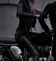 Queen Aesthetic, Crescent City, Biker Girl, Jolie Photo, Bad Girl, Dark Aesthetic