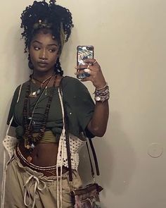 Badgal98 Credit: @xyahaaliyah on ig Earthy Aesthetic Outfits, Earthy Aesthetic, Hippie Aesthetic