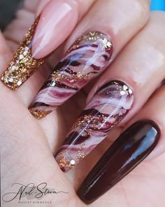 Christmas Marble Nails, Garnet Nails Designs, Maroon Marble Nails, Burgundy Marble Nails, Burgundy Nails Ideas, Acrylic Nail Designs Coffin, Season Nails, Copper Nails, Lavender Nails