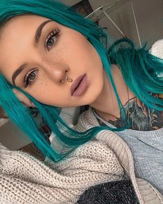 𝓡𝓪𝓶𝓸𝓷𝓪  𝓔𝓼𝓽𝓪𝓬𝓪𝓭𝓸 on Instagram: “🙋🏼‍♀️ - - #greyeyes #greenhair #greenhead #greenhairdontcare #mintgreenhair #greenhairgirl #greenhairs #greenhairdye #hairgreen…” Extreme Hair Colors, Green Hair Girl, Mint Green Hair, Green Hair Dye, Extreme Hair, Green Hair, Boho Rings, Hair Colors