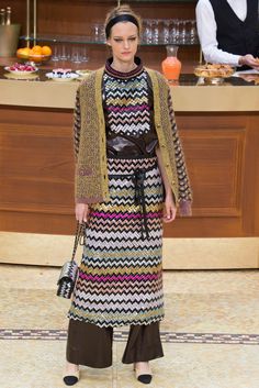 Chanel Fall 2015 Ready-to-Wear collection, runway looks, beauty, models, and reviews. Chanel 2015, Moda Chanel, Editorial Photos, London Fashion Weeks, Mode Chanel, 19th Century Fashion, Paris Mode, Chanel Couture