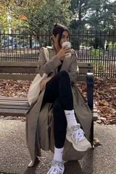 Trench Coat Outfit Fall, Australian Winter Fashion, Trench Coat Fall, Stile Blair Waldorf, Cute Thanksgiving Outfits, Thanksgiving Outfit Women, What To Wear Fall, Look Adidas