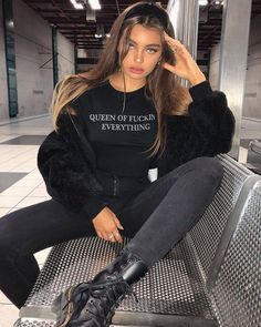 Pose Fotografi, Mandala Tattoo Design, Pinterest Fashion, Street Outfit, Looks Style, Grunge Outfits, Outfits Casuales, Wearing Black, Street Fashion