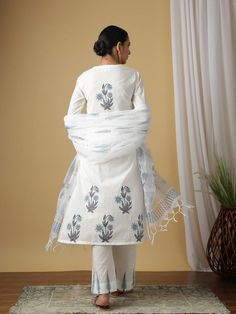 White Surajmukhi Neel Kurta With Pant & Dupatta (Set of 3) - Trendroots Appliqué Work, White Kurti, Daily Dresses, Salwar Pants, Muslim Style, Kurta For Women, Frock Fashion, Printed Dupatta, Desi Style