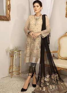 Black Pakistani Dress, Shalwar Kameez Pakistani, Embroidered Salwar, Fine Embroidery, Salwar Dress, Dress Salwar Kameez, Silk Bottoms, Black Saree, Pakistani Dress Design