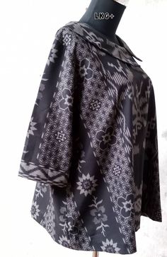 "This black blouse is made of good quality woven sarong. with a beautiful woven pattern. suitable for use in formal or casual events, can be combined with skirts or pants. *material: cotton * Blouse size: loose, basic size according to the table shown in the picture.  *the length of the dress from the shoulder is approx. 65 cm (25.6\").  🌸Thank You🌸" Traditional Black Short Sleeve Blouse, Traditional Black Top With Motif, Blouse Tenun, Woven Pattern, Cotton Blouse, Sarong, Cotton Blouses, Black Blouse, Woven Fabric