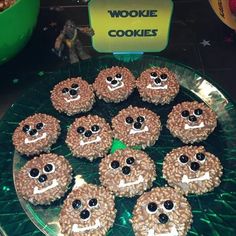 there are many cookies that have been made to look like bears on them, with eyes and noses