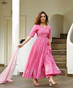 Meta Ads, Desi Dress, Fashion Show Dresses, Long Gown Design, Simple Frocks, Girls Long Dresses, Simple Kurti Designs