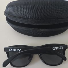 New Without Tags Original Men's Oakley Frogskin Sunglasses Oakley Cap, Oakley Flight Deck, Wire Sunglasses, Oakley Gascan, Oakley Holbrook, Suspender Pants, Ski Goggles, Oakley Men, Golf Pants