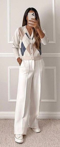 Gentle Woman Outfit, Wide Leg And Sneakers, Classy Women Shoes, Fall 2025 Fashion, Fall Nice Dinner Outfit, What To Wear To Work Business Casual, Personal Assistant Outfit To Work, Classic Old Money Style Women Classy, Cream Pant Outfits Women