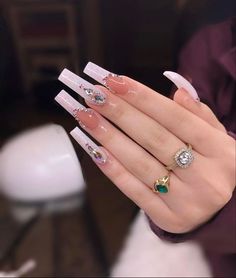 Simple Righnstone Nails, Nail Ideas Rinstones, Birthday Nails Ideas Acrylic, French Tip Nails With Crystals, Nails Acrylic With Rhinestones, Short Buchona Nails, Buchona Nails Short, Acrylic Nail Designs With Gems, Long French Tip Nails With Rhinestones