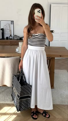 White Maxi Skirt Outfit, Office Closet, Holiday Outfits Summer, Austria Hungary, White Maxi Skirts, Maxi Skirt Outfits, Italy Outfits, White Skirt, Petite Outfits