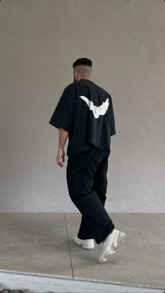 Yeezy Fashion Menswear, Streetware Photoshoot, Streetware Outfits Men, Streetware Outfits, Balenciaga Outfit Mens, Techno Outfit, Minimal Streetwear, Minimal Shirt Design, Yeezy Fashion