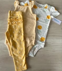 2 bodies y un pantalon. Precio 18$ tallas 3 6 24 meses Carters Girl, Silicone Babies, Cute Family, Toddler Girl Outfits, Future Kids, Baby Room, Baby Fashion, Childrens Clothes, Toddler Girl