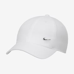 Step up your Swoosh game with this mid-depth, unstructured Club Cap. Its curved bill and metal Swoosh logo give your look a clean finish while sweat-wicking fabric helps you stay cool and comfortable while you make the most of warm, sunny weather.