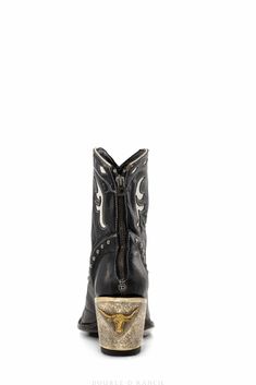 Boot, The Cattleman Silver Western Boots With Snip Toe, Silver Leather Western Boots, Western Leather Boots With Silver Studs, Western Boots With Silver Studs For Fall, Western Boots With Silver Studs And Round Toe, Silver Heel, Heel Caps, Silver Engraving, Silver Heels