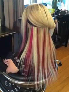 Blonde With Black Lowlights, Mcbling Hair, Black Lowlights, Early 2000s Hair, Blonde With Black, Colored Extensions, Black Hair With Blonde Highlights, Pink Hair Streaks, 2000s Hair