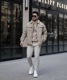 Black Mens Clothing Styles, Mens Clothing Styles Formal, Mens Clothing Styles Summer, Puffer Jacket Outfit Men, Mens Wardrobe, Mens Wardrobe Essentials, Outfit Elegantes, Puffer Jacket Outfit, Men's Street Style