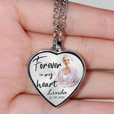 Personalized Cremation Urn Necklace-This Keepsake Necklace can be customized with a photo of your lossed loved one and the names, special dates and your persnal sayings. The cremation jewelry and memorials,take the memories of your loved one with you no matter where you go.
These customized ashes necklace can hold humans or pets with a small amount of ash, dried flowers, perfume, essential oils, special information, a strand of hair, dirt or sand. The personalized message you add makes the gift more special that expresses your heart for loved one's .And this is the best choice for you to provide a unique gift for your family or friends.Chain Type: O-chainWeight: 41 gWidth: 28 mmHeight: 28 mmThickness: 10 mmMaterial: LegeringLength: 700 mm Personalized Heart Shaped Jewelry For Commemoration, Keepsake Necklace, Forever In My Heart, Ashes Necklace, Urn Necklace, Urn Necklaces, Memorial Urns, Cremation Jewelry, Premium Gift