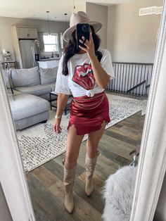 Gold Chain Belt Outfit, Casual Satin Skirt, Nashville Concert Outfit, Red Satin Skirt Outfit, Satin Mini Skirt Outfit, Mini Skirt Outfit Casual, Chain Belt Outfit, Red Satin Skirt, Red Cowboy Boots Outfit