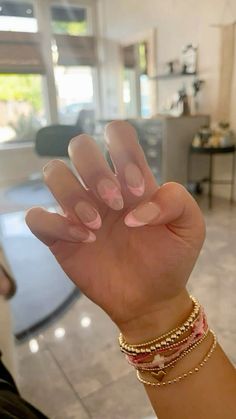 French Tips Not Acrylic, French Tip Nails Back To School, French Tips With Short Nails, Nail Ideas Acrylic Back To School, French Tip Nail With Star, Acrylic Nail Ideas For Back To School, Pink French Tip Design Nails, Cute Nail Inspo For School, Pink Nails Nail Art