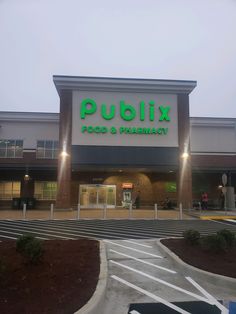 MACON, Georgia (41NBC/WMGT) — Publix grocery store held its grand opening in Macon's Tobesofkee Crossing on Thomaston Road Wednesday. Publix Grocery, Macon Georgia, Video Contest, Weather News, Severe Storms, Cold Front, Weather Patterns, Day Plan, Grand Opening