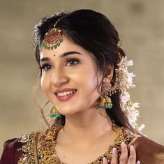 Simple Indian Bride Makeup, Subtle South Indian Bridal Makeup, Natural Makeup Look For Bride, South Indian Bridal Makeup Traditional, Natural Indian Bridal Makeup, Simple Wedding Makeup Looks, Natural Makeup Look For Wedding, Simple South Indian Bride, Simple Bridal Makeup Indian