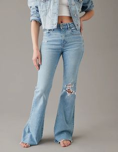 AE Next Level Ripped Super High-Waisted Flare Jean Plus Size Ripped Jeans, Blue And White Jeans, Flare Jeans Outfit, Super Flare Jeans, Womens Flare Jeans, High Waisted Flare Jeans, Womens Jeans Bootcut, High Waisted Flares, Curvy Jeans