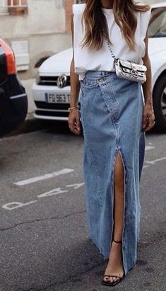 Denim Top Street Style, Long Denim Skirt Outfit Street Styles, Skirt Outfits Denim, Long Denim Skirt Outfit, Dream Skirt, Denim Skirt Outfit, Hannah Rose, Skirt Ideas, Coffee Outfit